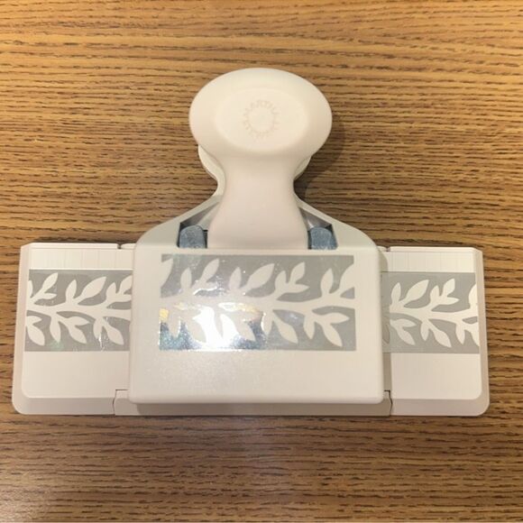 MARTHA STEWART Ivory Corner + Border Paper Punch Around the Page Vine Trim - Picture 4 of 7